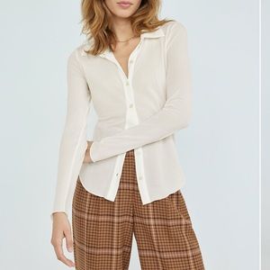 Wilfred Pose Hip Button up